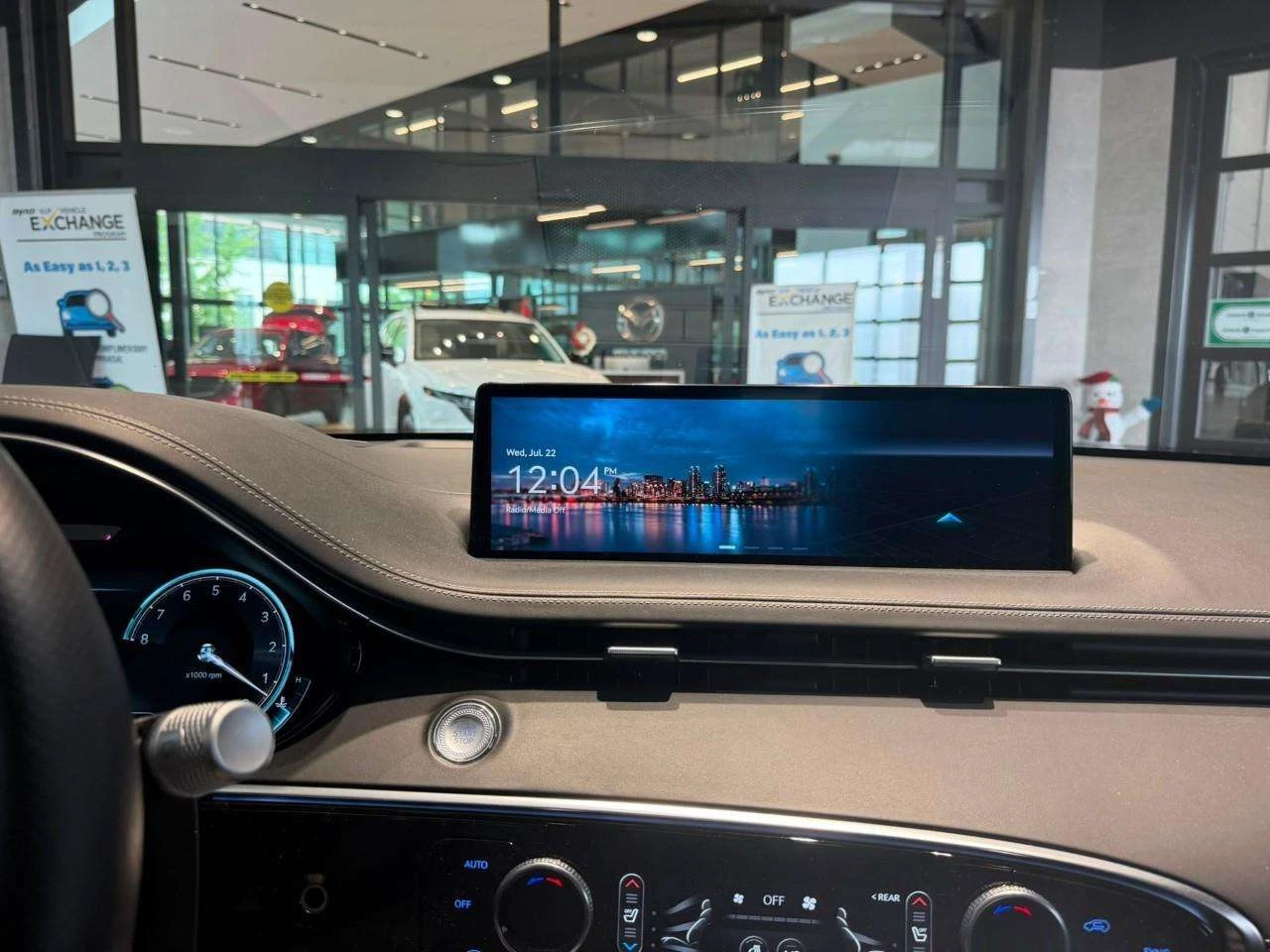 Genesis GV70 3.5T Sport Plus / Кожа / Пано / ЦЕНА до БГ, снимка 16 - Автомобили и джипове - 55408861