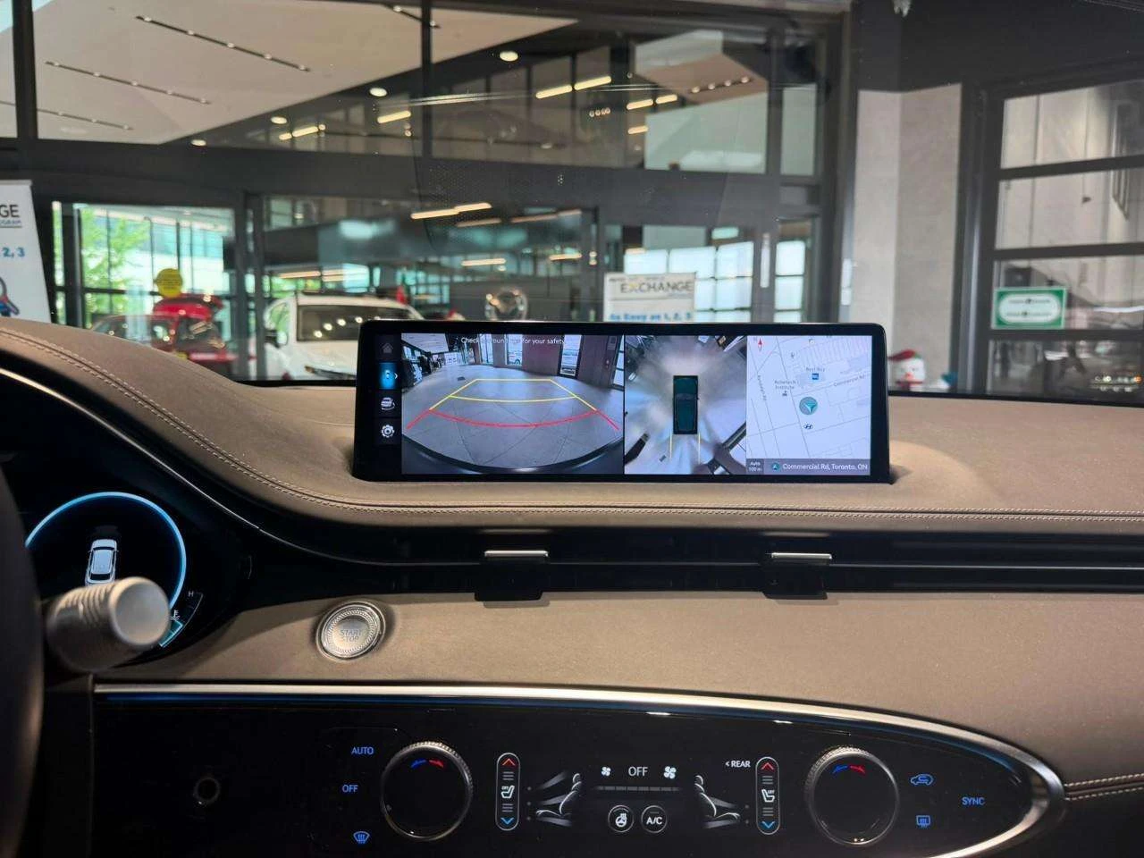 Genesis GV70 3.5T Sport Plus / Кожа / Пано / ЦЕНА до БГ, снимка 17 - Автомобили и джипове - 55408861