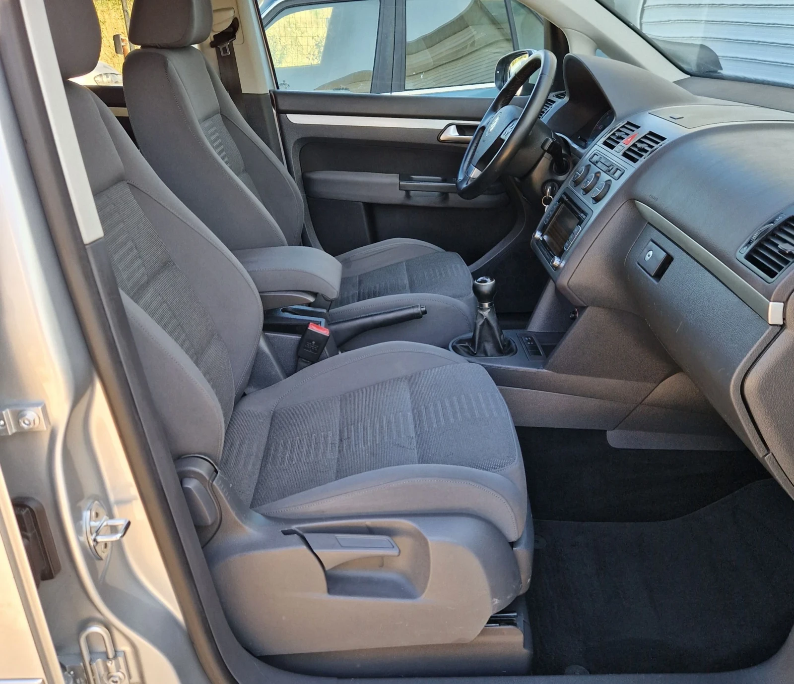 VW Touran 1.9TDI/FULL/, снимка 13 - Автомобили и джипове - 55498574