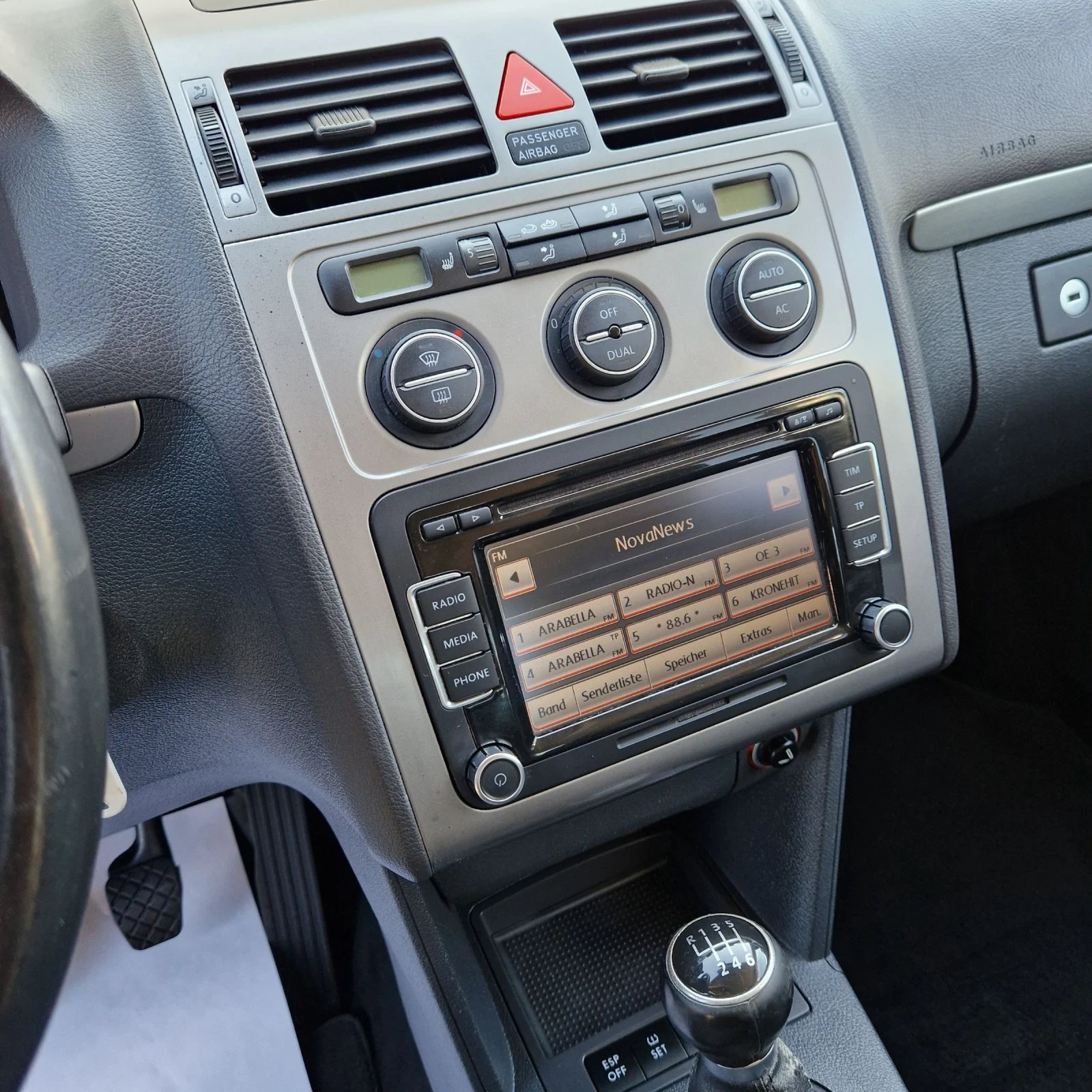 VW Touran 1.9TDI/FULL/, снимка 10 - Автомобили и джипове - 55498574