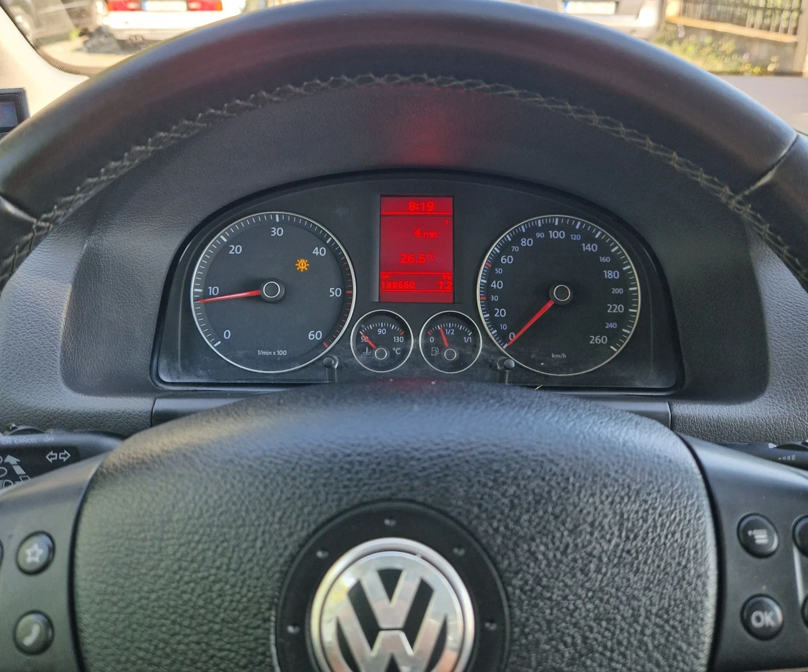VW Touran 1.9TDI/FULL/, снимка 9 - Автомобили и джипове - 55498574