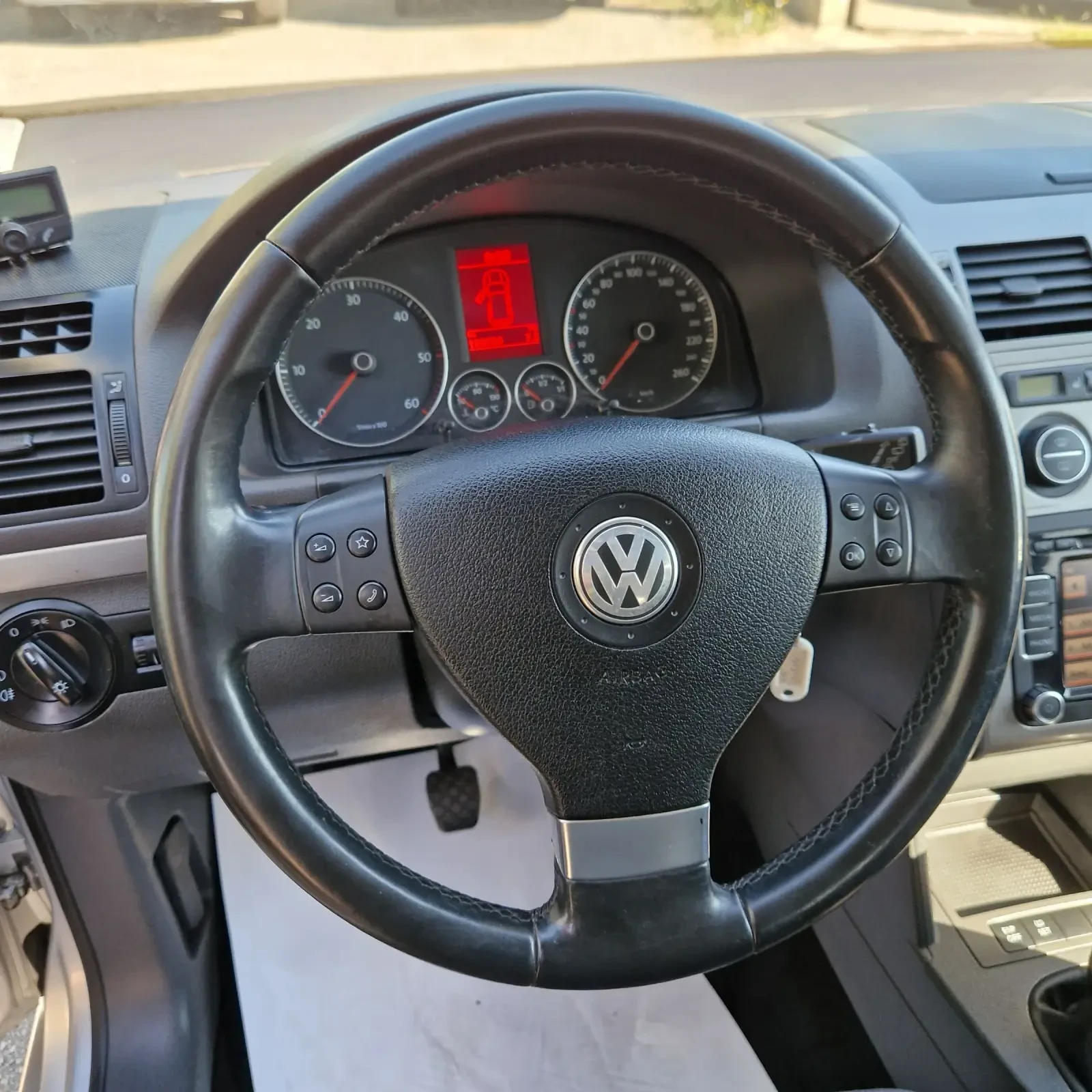 VW Touran 1.9TDI/FULL/, снимка 8 - Автомобили и джипове - 55498574