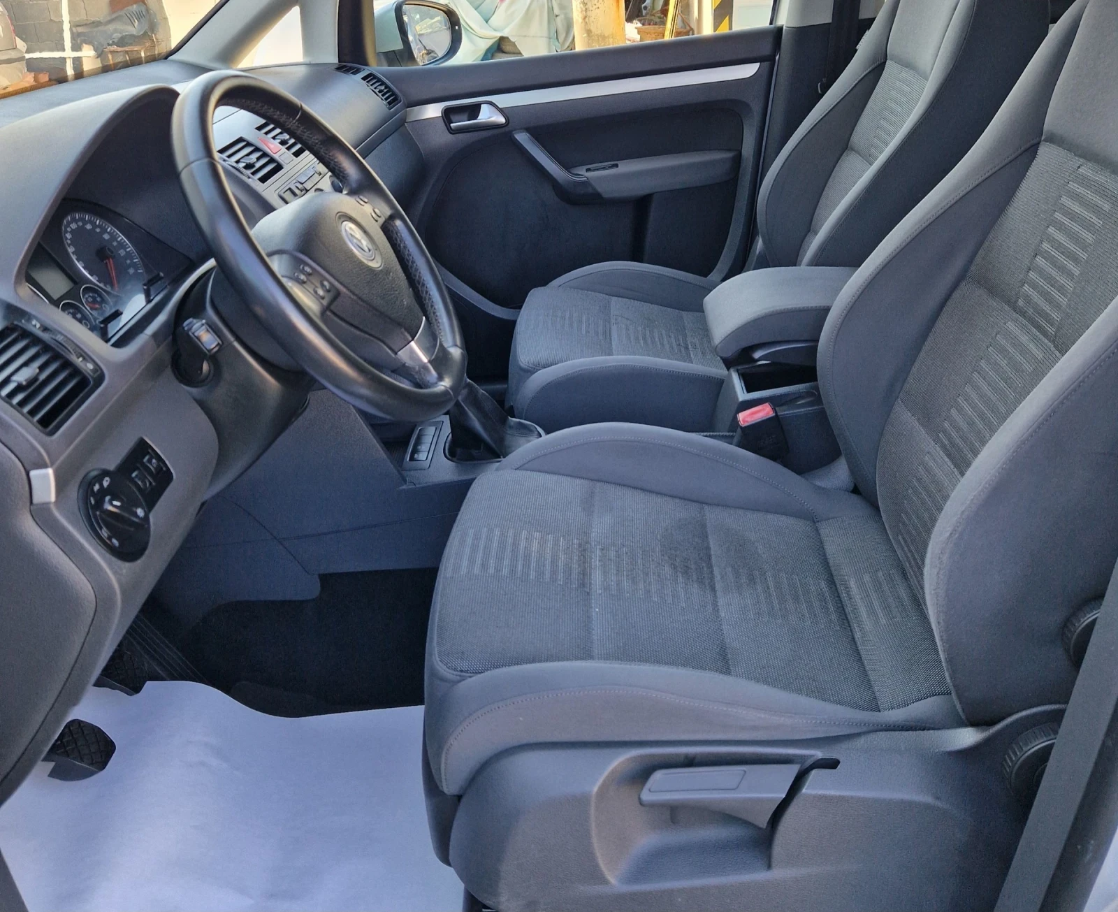VW Touran 1.9TDI/FULL/, снимка 7 - Автомобили и джипове - 55498574