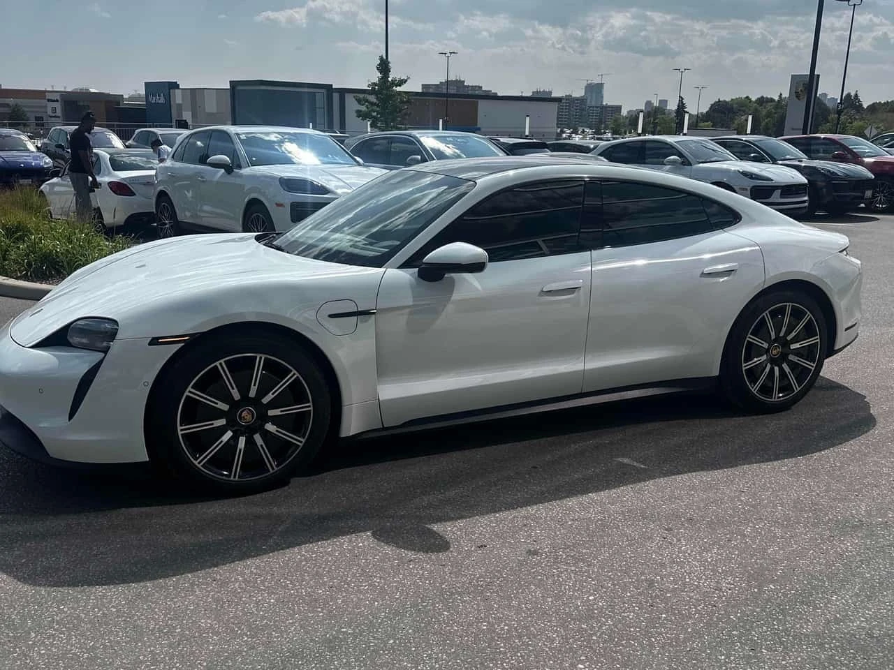 Porsche Taycan * 4S * ГЛАВНО ПРЕДСТАВИТЕЛСТВО НА PORSCHE* , снимка 3 - Автомобили и джипове - 55747335