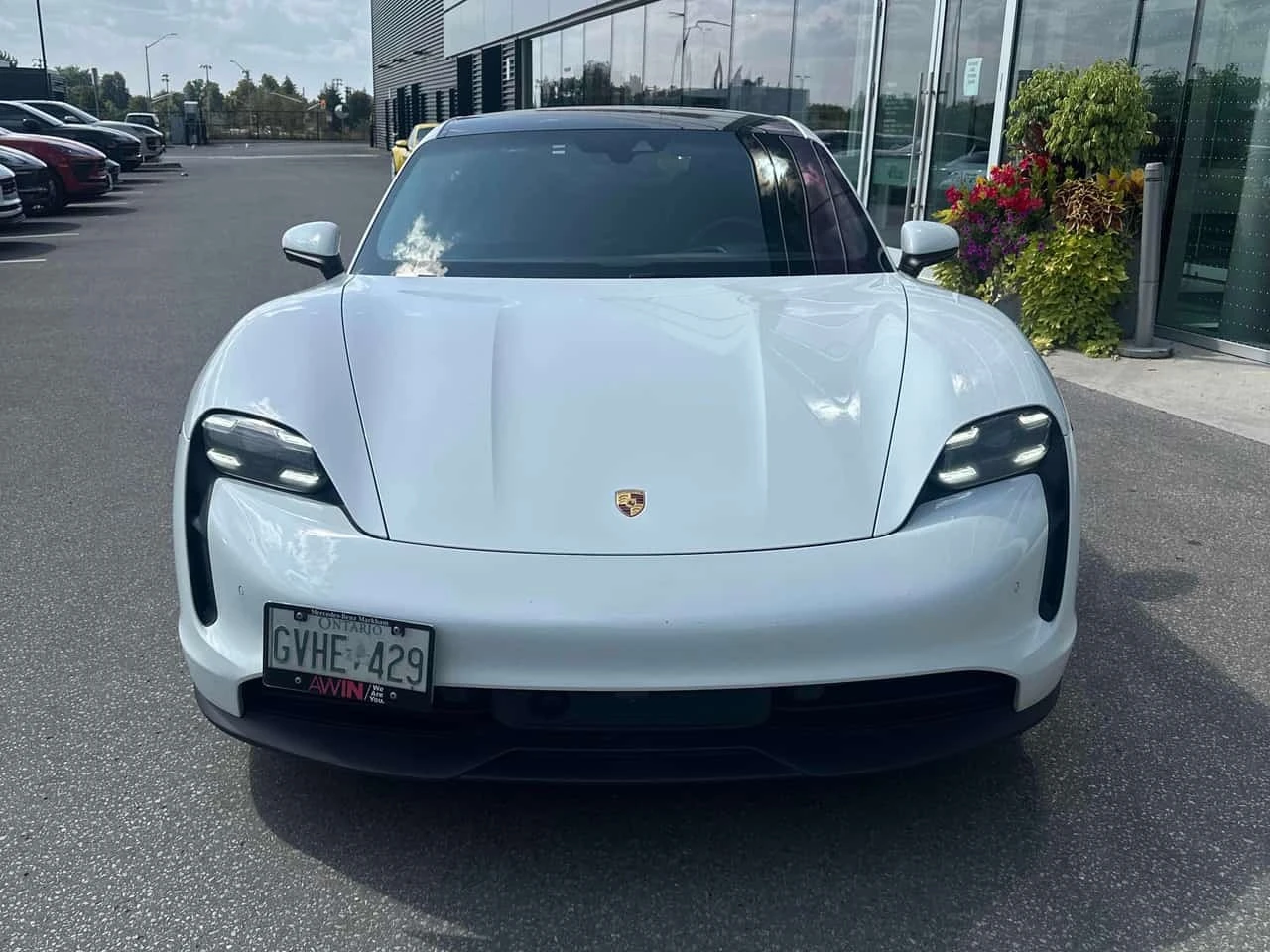 Porsche Taycan * 4S * ГЛАВНО ПРЕДСТАВИТЕЛСТВО НА PORSCHE* , снимка 2 - Автомобили и джипове - 55747335