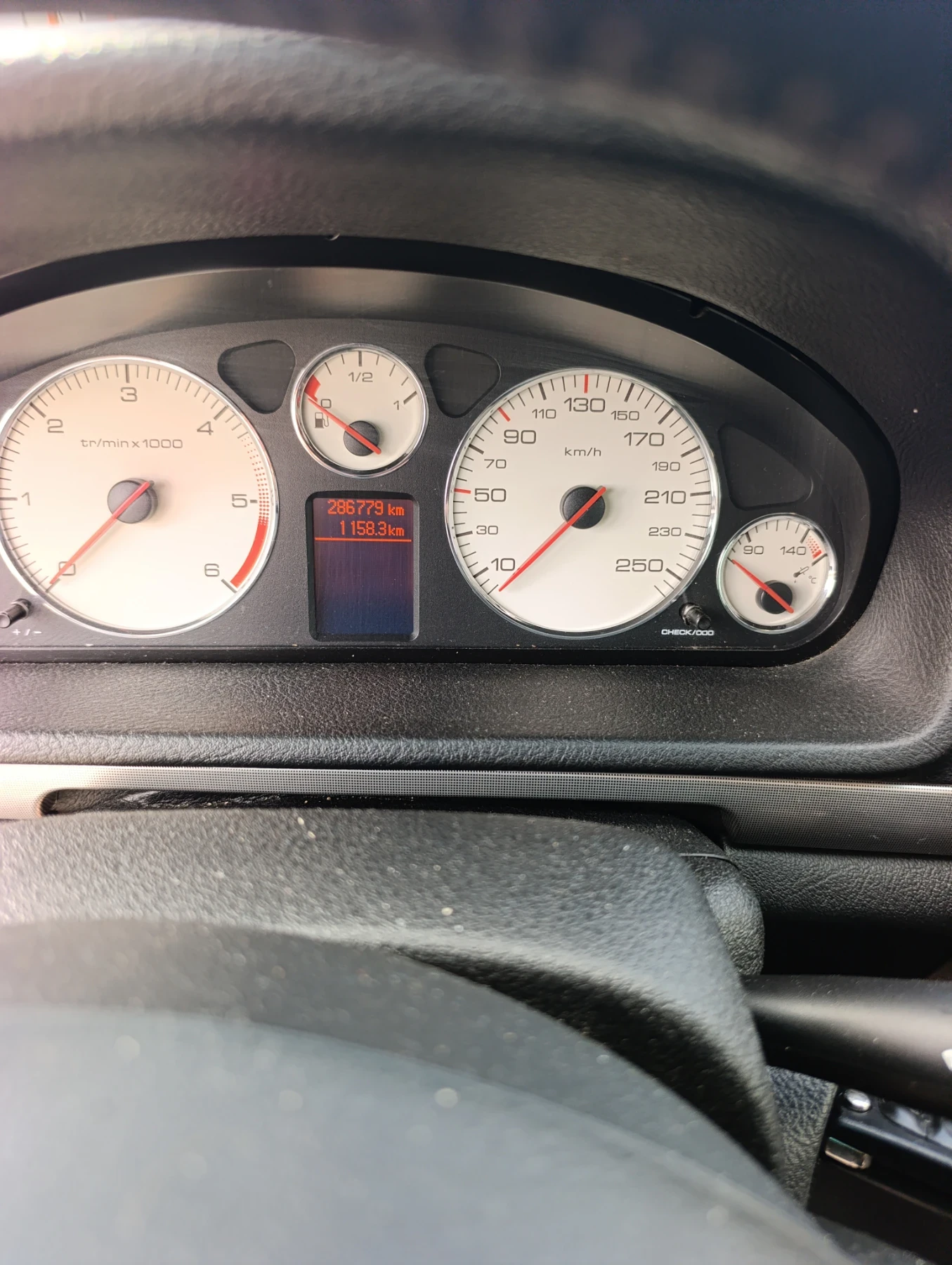 Peugeot 407 407 SW 1.6hdi, снимка 8 - Автомобили и джипове - 55879378