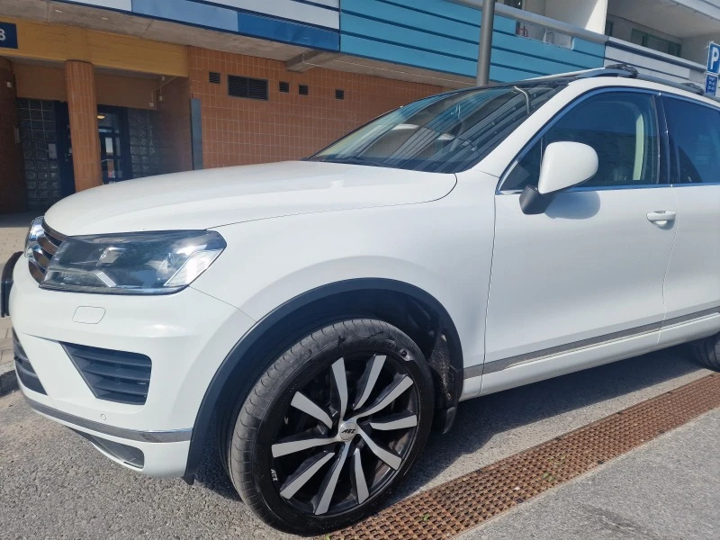 VW Touareg, снимка 6 - Автомобили и джипове - 46930416