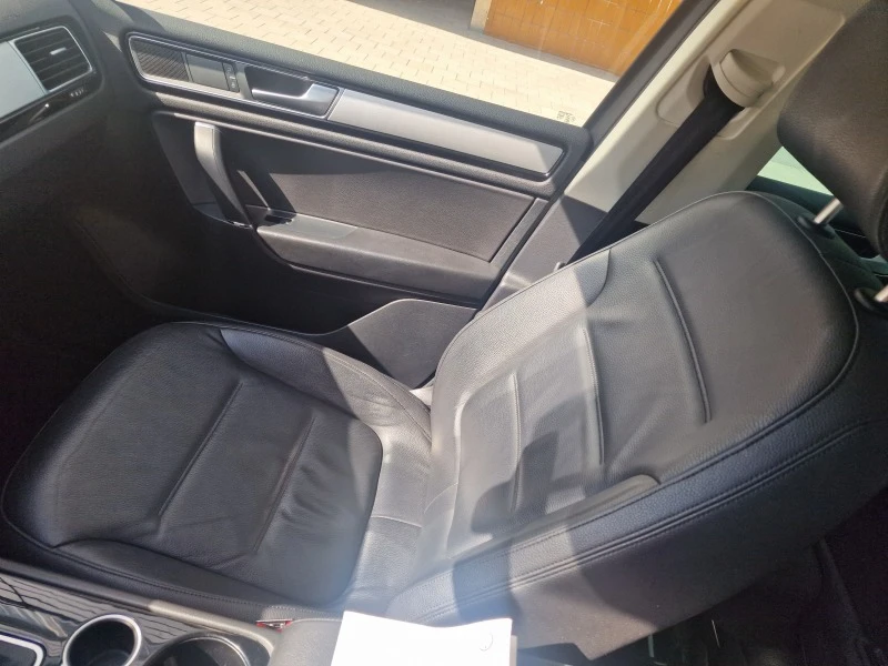 VW Touareg, снимка 13 - Автомобили и джипове - 46930416