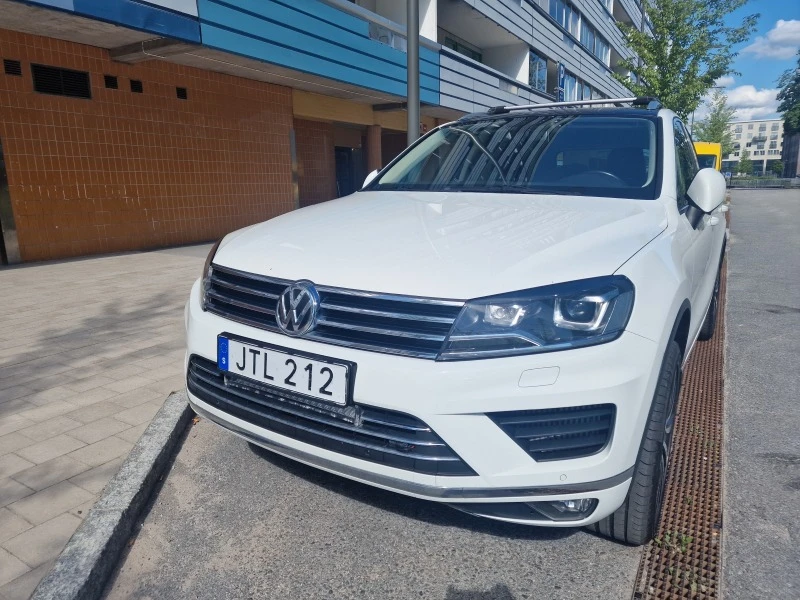 VW Touareg, снимка 5 - Автомобили и джипове - 46930416