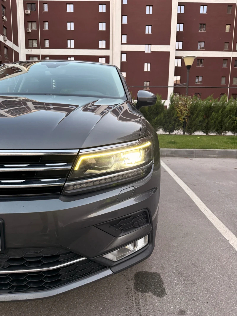VW Tiguan 4Motion/Digital/Assist/PANO/FullLED/KEYGO, снимка 3 - Автомобили и джипове - 52806116