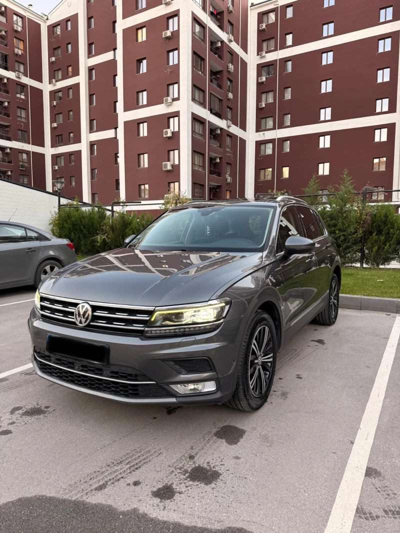 VW Tiguan 4Motion/Digital/Assist/PANO/FullLED/KEYGO, снимка 2 - Автомобили и джипове - 52806116