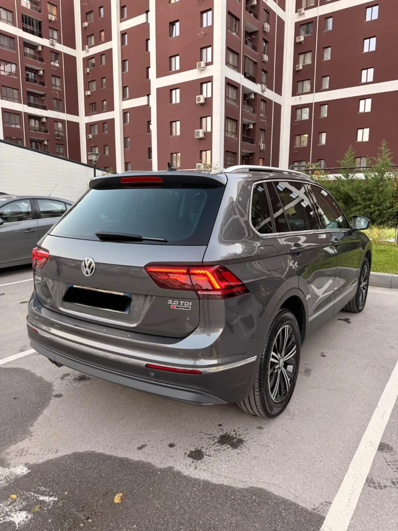 VW Tiguan 4Motion/Digital/Assist/PANO/FullLED/KEYGO, снимка 5 - Автомобили и джипове - 52806116
