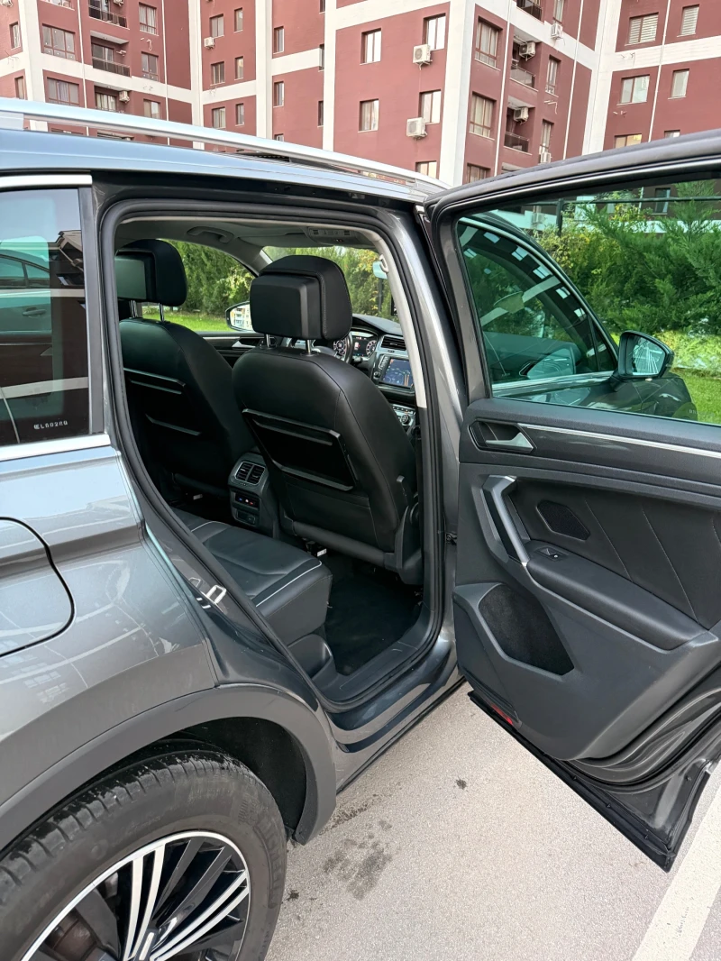 VW Tiguan 4Motion/Digital/Assist/PANO/FullLED/KEYGO, снимка 8 - Автомобили и джипове - 52806116
