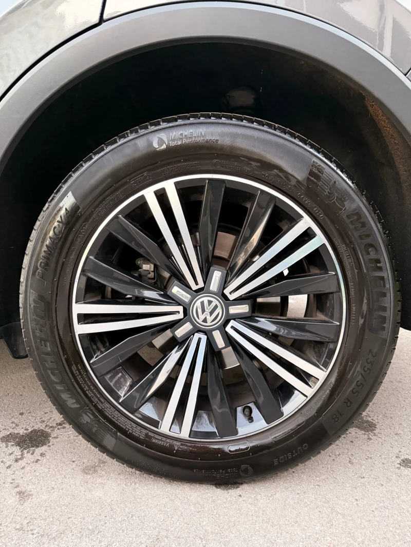 VW Tiguan 4Motion/Digital/Assist/PANO/FullLED/KEYGO, снимка 12 - Автомобили и джипове - 52806116