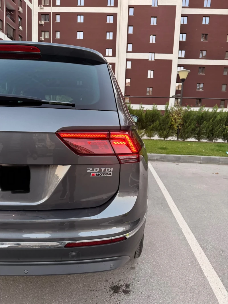 VW Tiguan 4Motion/Digital/Assist/PANO/FullLED/KEYGO, снимка 6 - Автомобили и джипове - 52806116