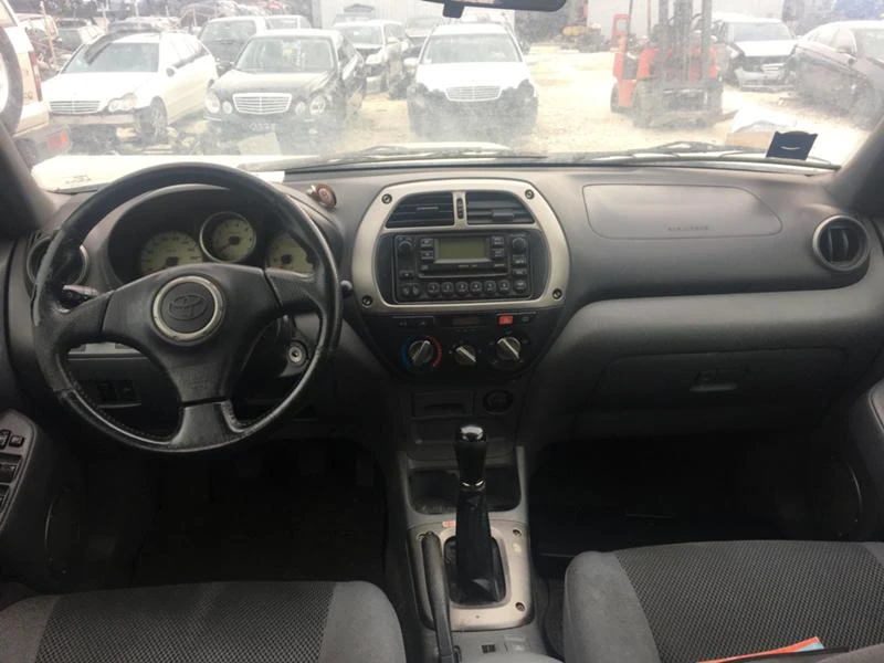 Toyota Rav4 2.0 D4D, снимка 13 - Автомобили и джипове - 27994389