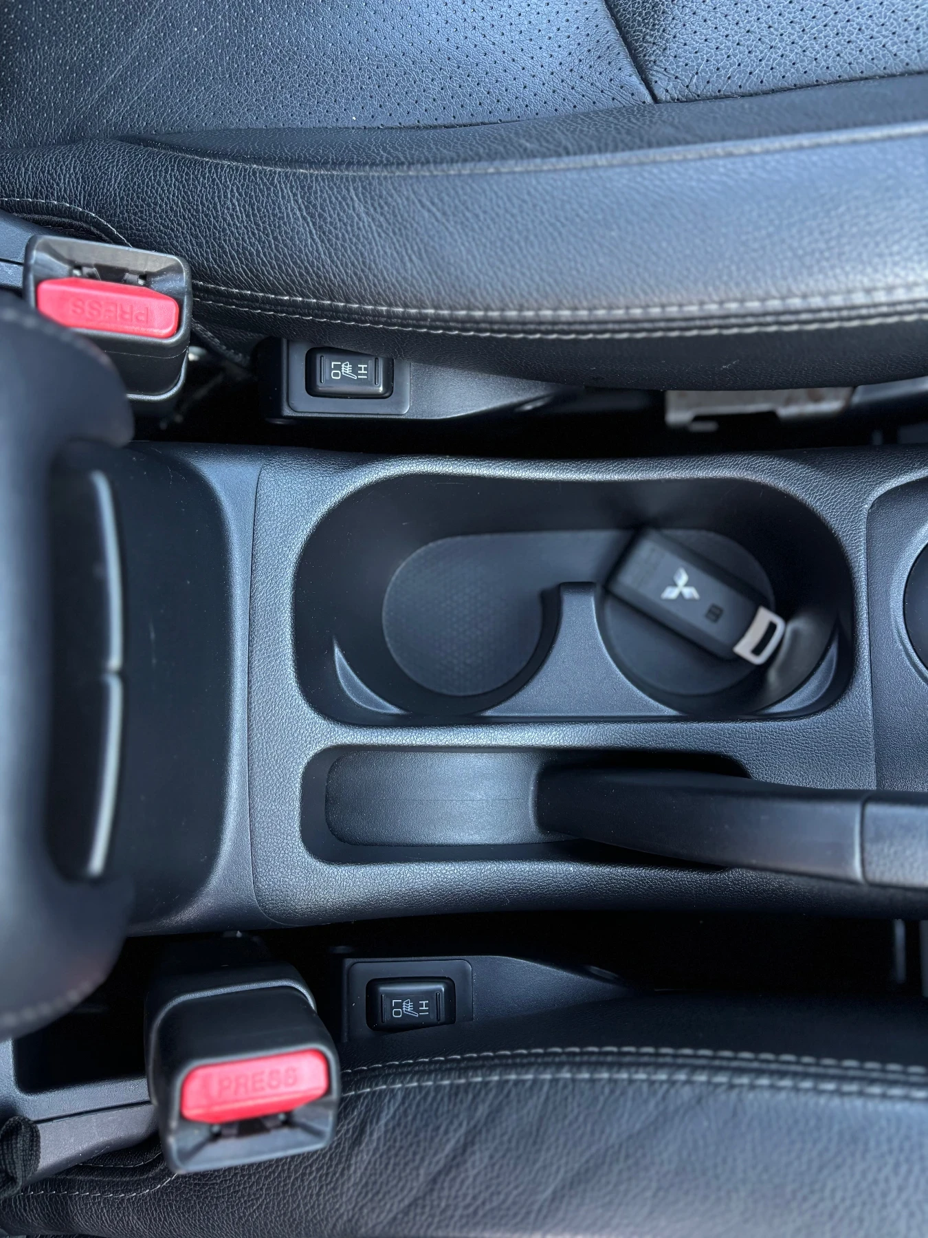 Mitsubishi ASX 2.2 DI-D, снимка 8 - Автомобили и джипове - 53803336