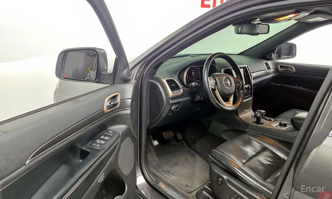 Jeep Grand Wagoneer, снимка 10 - Автомобили и джипове - 53884314