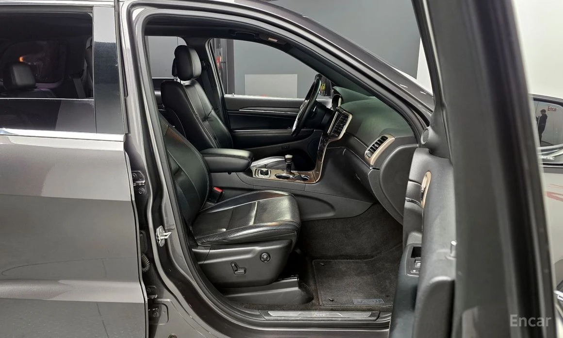 Jeep Grand Wagoneer, снимка 11 - Автомобили и джипове - 53884314