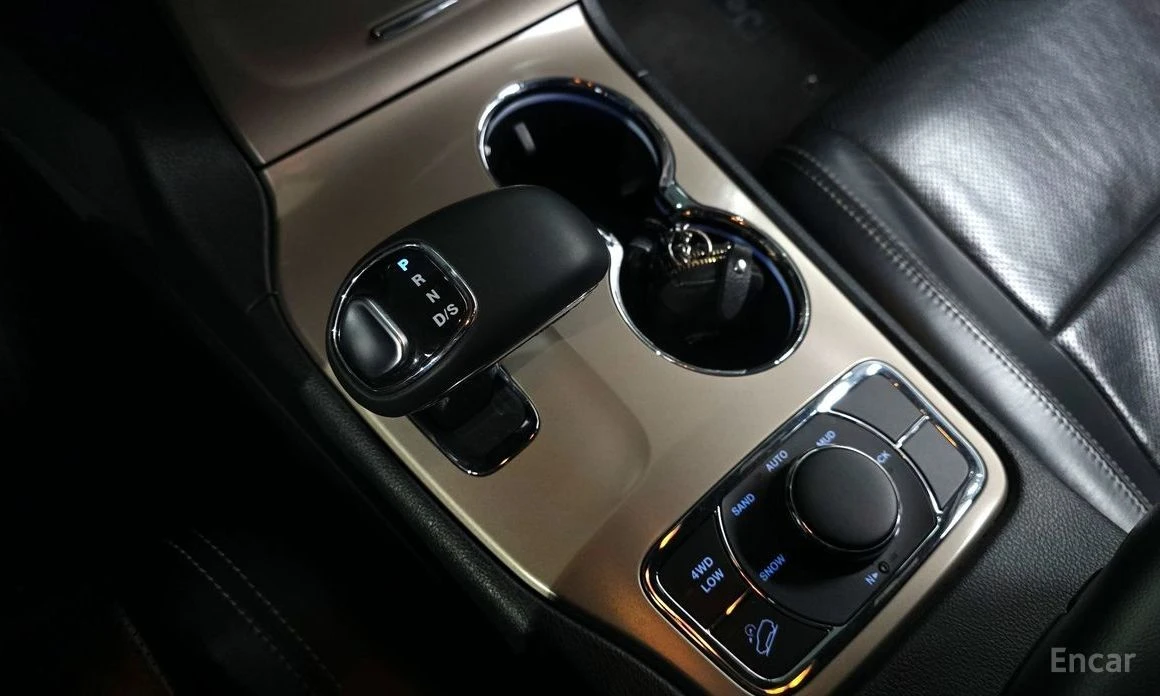 Jeep Grand Wagoneer, снимка 9 - Автомобили и джипове - 53884314