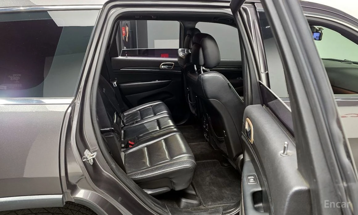 Jeep Grand Wagoneer, снимка 12 - Автомобили и джипове - 53884314