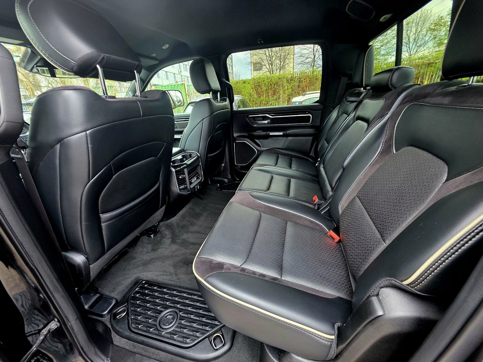 Dodge RAM 1500 5.7 LARAMIE , снимка 12 - Автомобили и джипове - 54348268