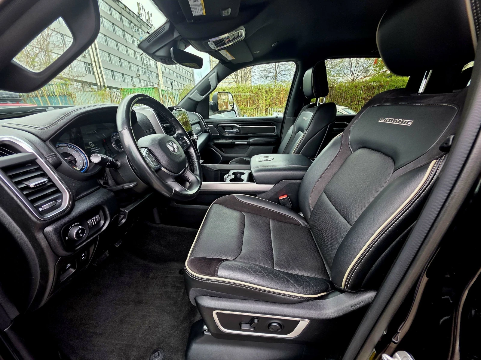 Dodge RAM 1500 5.7 LARAMIE , снимка 10 - Автомобили и джипове - 54348268