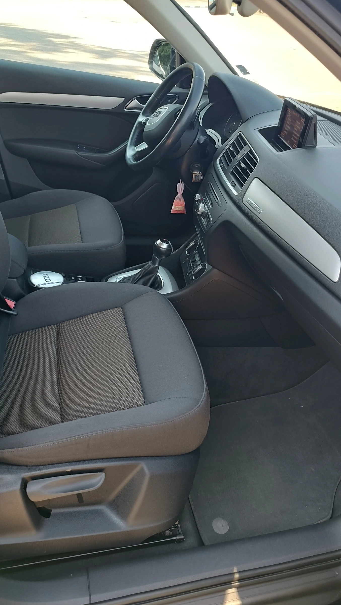 Audi Q3 2.0TDI quattro S-Tronic* Sport* ПЕРФЕКТЕН* , снимка 15 - Автомобили и джипове - 55072618
