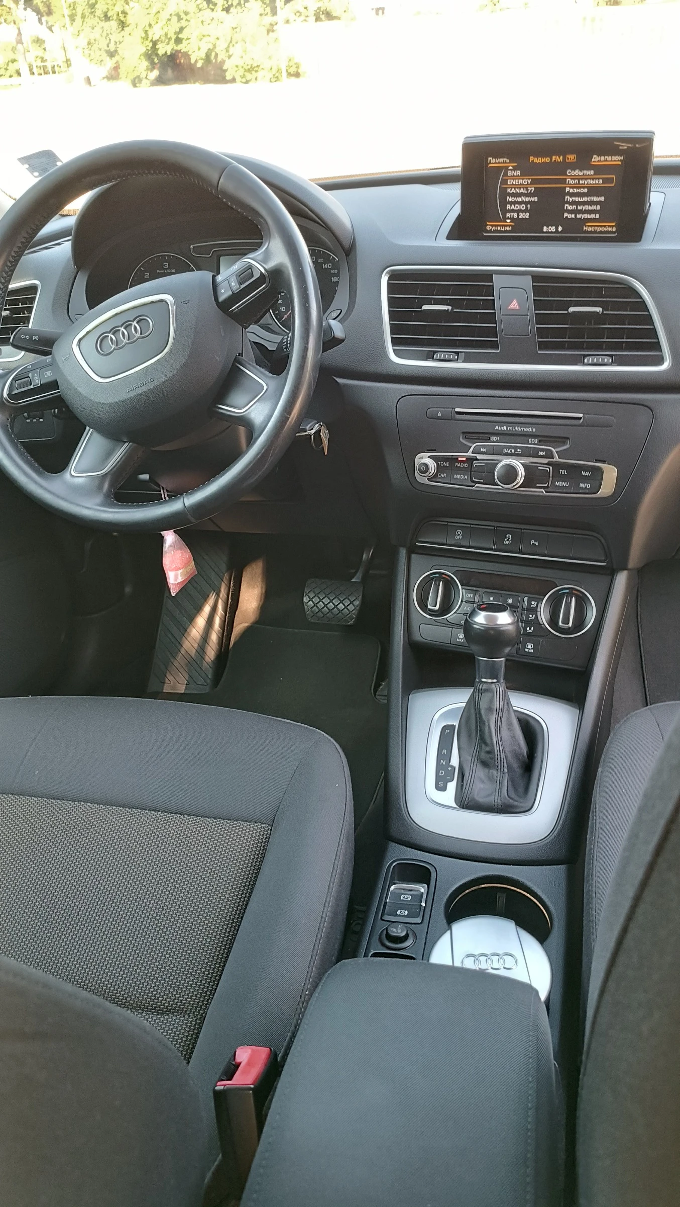 Audi Q3 2.0TDI quattro S-Tronic* Sport* ПЕРФЕКТЕН* , снимка 16 - Автомобили и джипове - 55072618