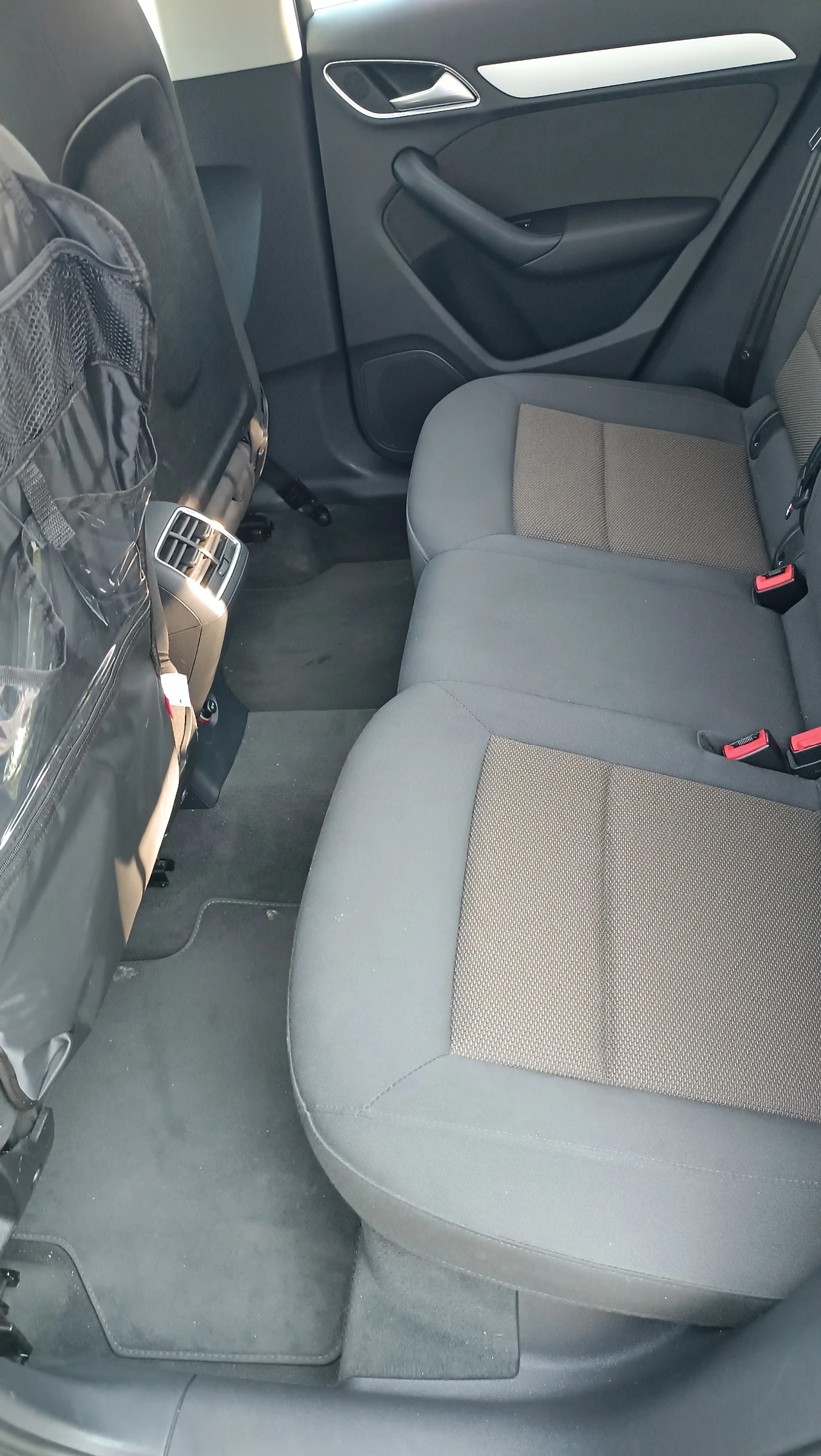 Audi Q3 2.0TDI quattro S-Tronic* Sport* ПЕРФЕКТЕН* , снимка 14 - Автомобили и джипове - 55072618