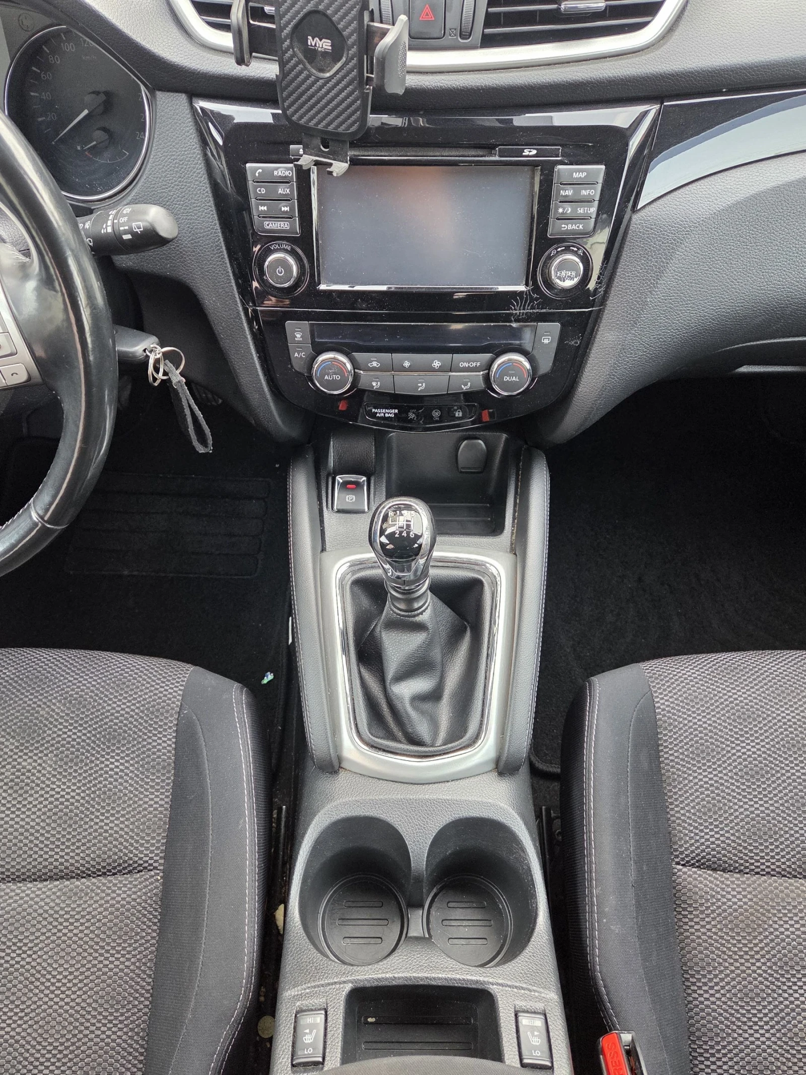 Nissan Qashqai, снимка 11 - Автомобили и джипове - 55104916