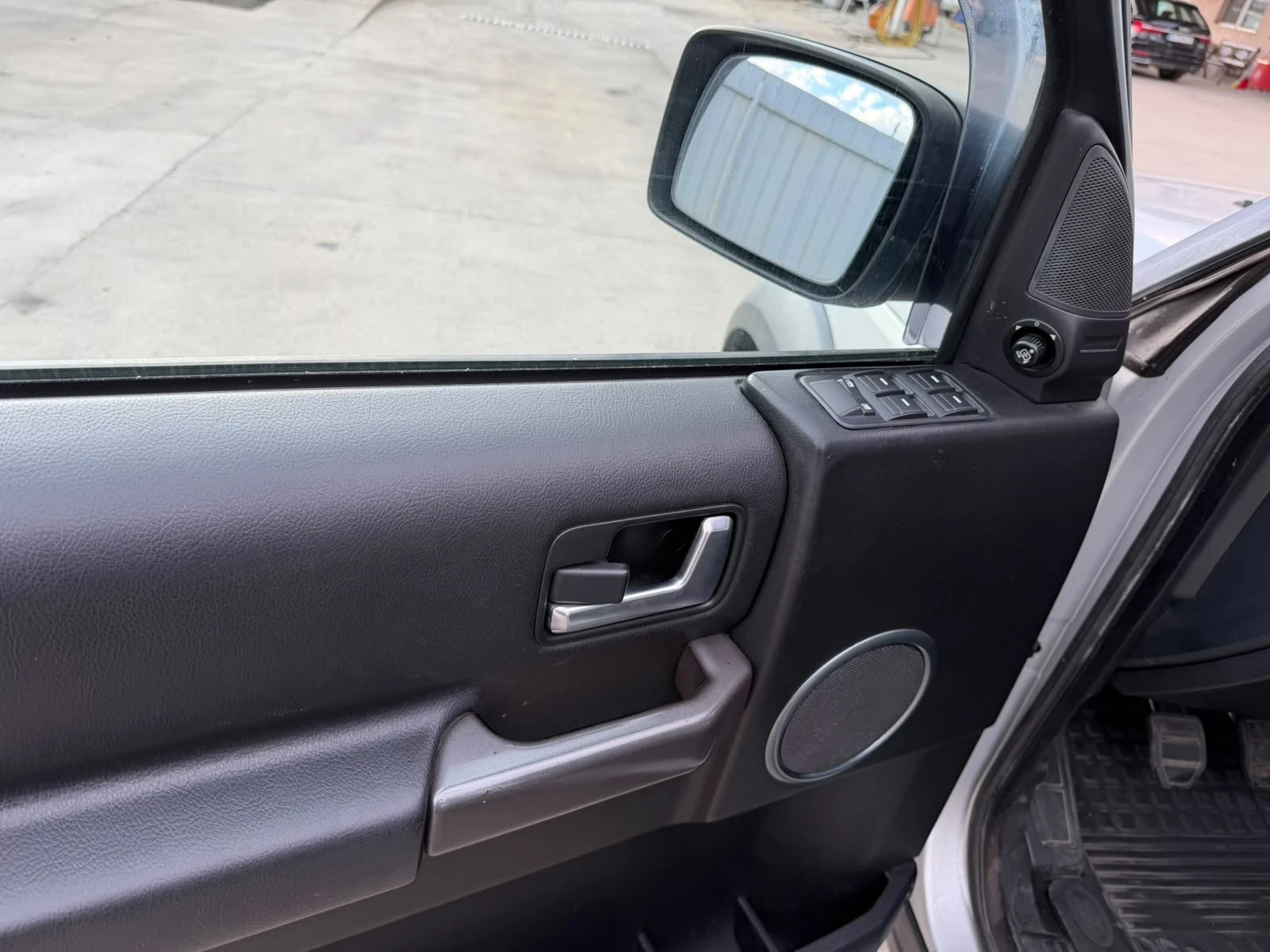 Land Rover Discovery, снимка 9 - Автомобили и джипове - 56588476