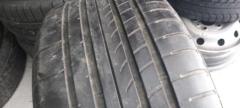 Гуми Летни 275/35R20, снимка 2 - Гуми и джанти - 33037382