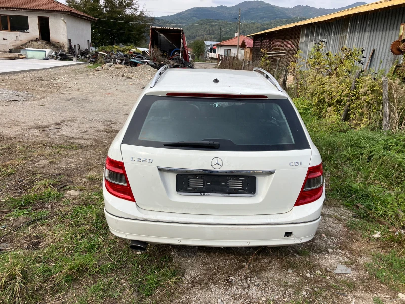 Mercedes-Benz C 220, снимка 3 - Автомобили и джипове - 38284446