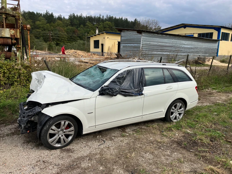 Mercedes-Benz C 220, снимка 2 - Автомобили и джипове - 38284446