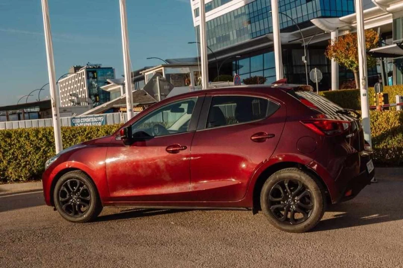 Mazda 2 1.5i-Skyactiv ПРОМО ЧЕРЕН ПЕТЪК!!! 08.11. - 15.11., снимка 4 - Автомобили и джипове - 47802573