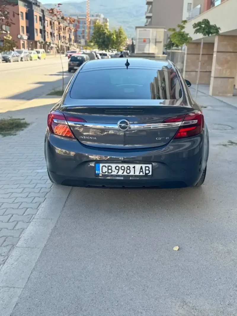 Opel Insignia, снимка 2 - Автомобили и джипове - 51744409