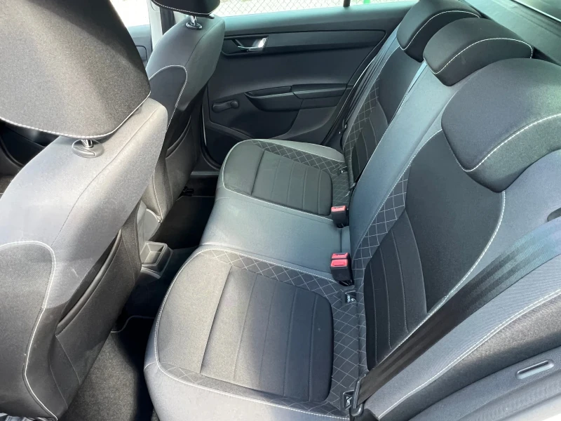 Skoda Fabia, снимка 15 - Автомобили и джипове - 53443180