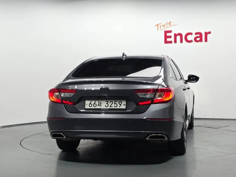 Honda Accord 1.5 Turbo, снимка 4 - Автомобили и джипове - 55613969