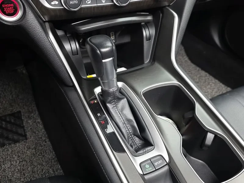 Honda Accord 1.5 Turbo, снимка 9 - Автомобили и джипове - 55613969