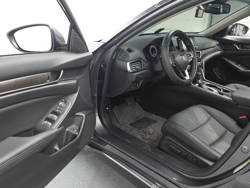 Honda Accord 1.5 Turbo, снимка 10 - Автомобили и джипове - 55613969