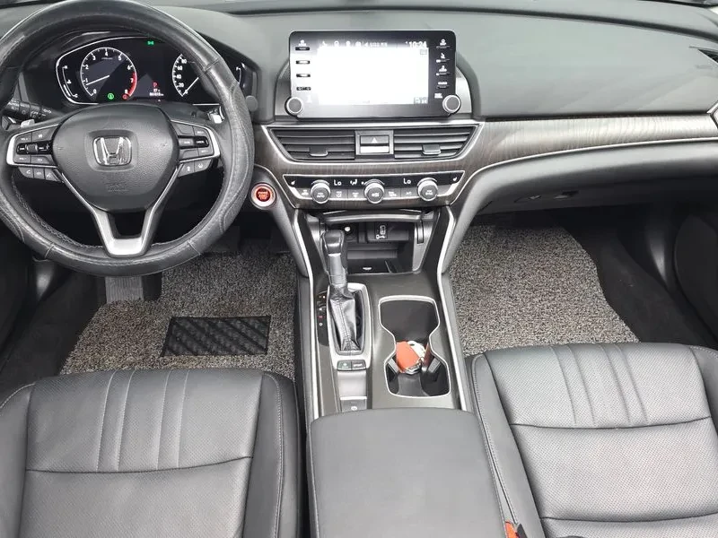Honda Accord 1.5 Turbo, снимка 7 - Автомобили и джипове - 55613969