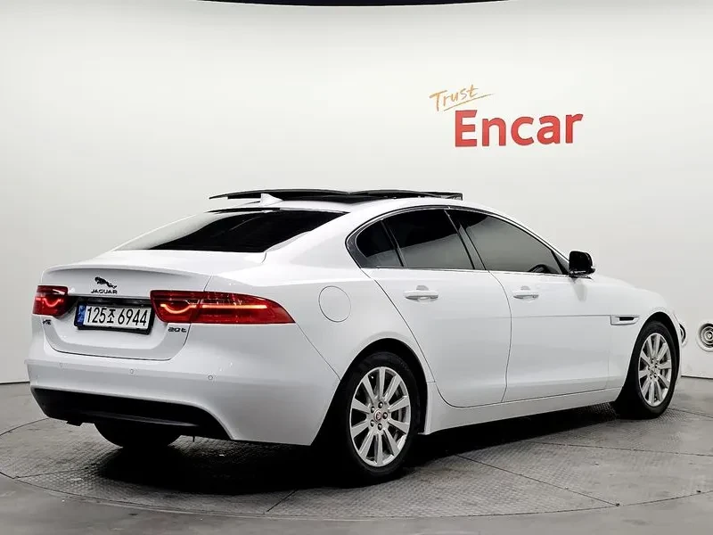 Jaguar XE 20T Prestige, снимка 2 - Автомобили и джипове - 55948217