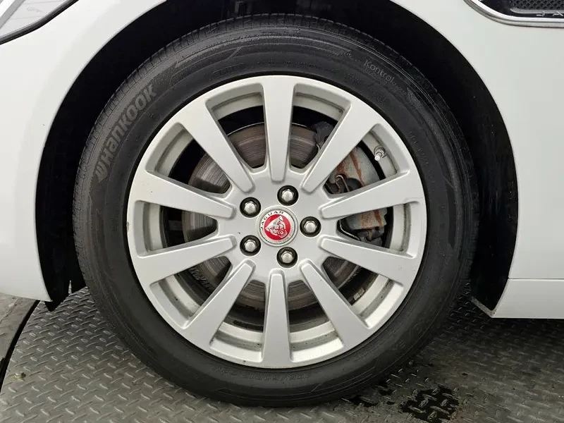 Jaguar XE 20T Prestige, снимка 5 - Автомобили и джипове - 55948217
