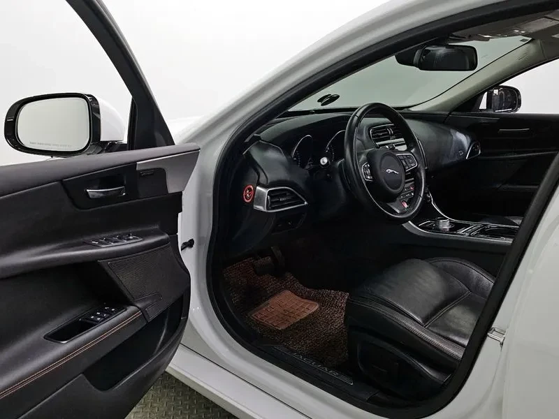 Jaguar XE 20T Prestige, снимка 10 - Автомобили и джипове - 55948217