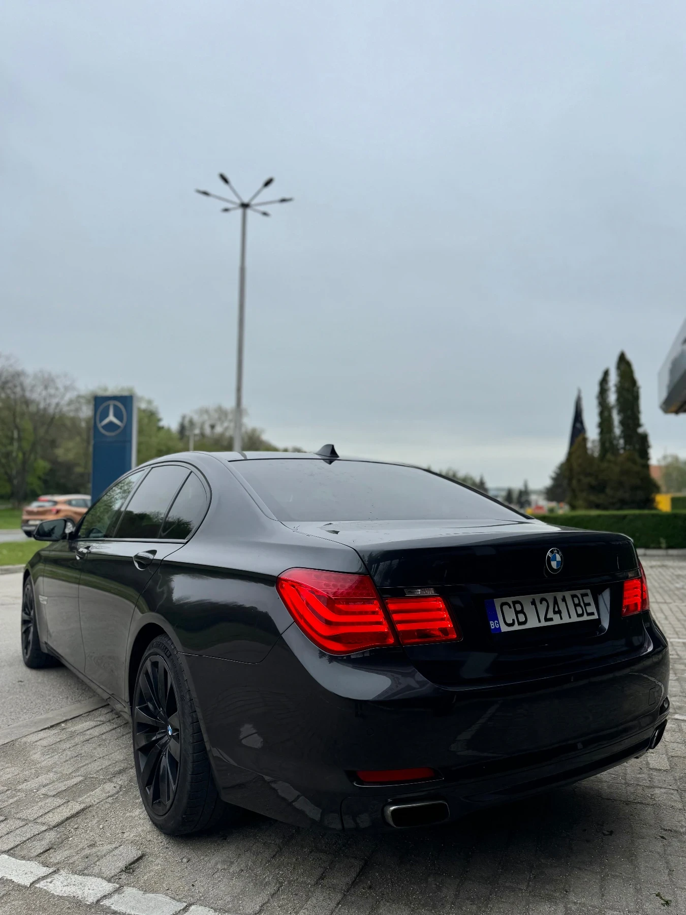 BMW 740 xDrive Подгрев* Дистроник* Вакум* Хед Ъп* Обслужен - изображение 5