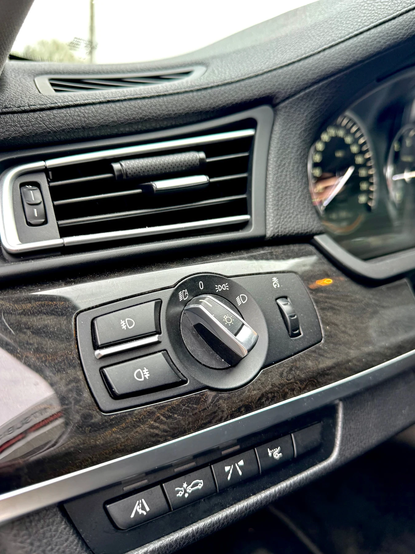 BMW 740 xDrive Подгрев* Дистроник* Вакум* Хед Ъп* Обслужен - изображение 9