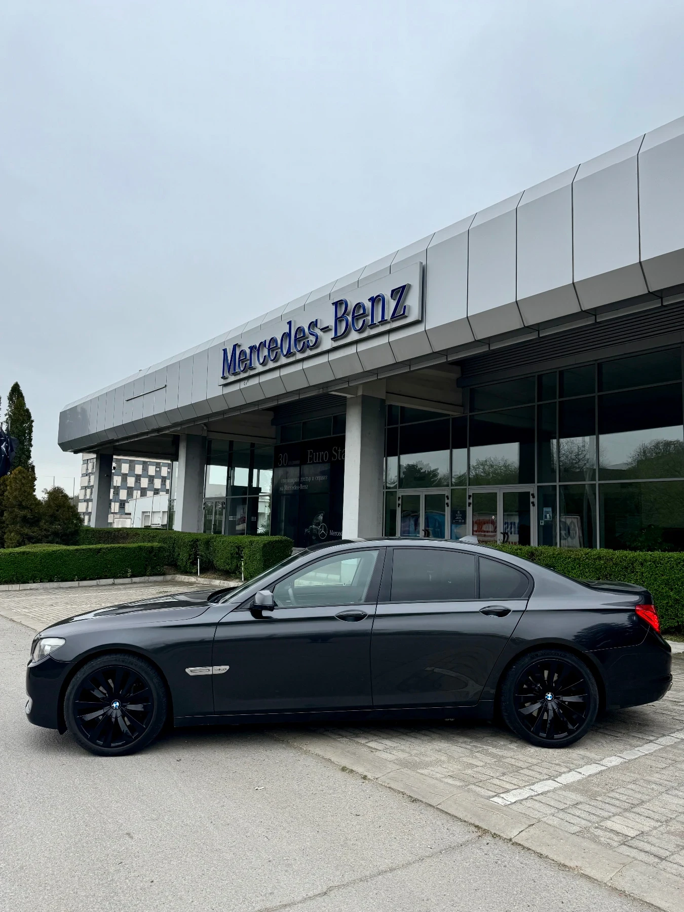 BMW 740 xDrive Подгрев* Дистроник* Вакум* Хед Ъп* Обслужен - изображение 3