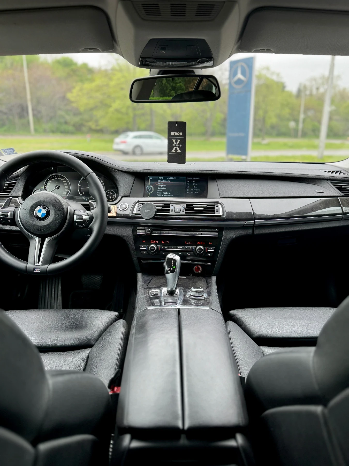 BMW 740 xDrive Подгрев* Дистроник* Вакум* Хед Ъп* Обслужен - изображение 8