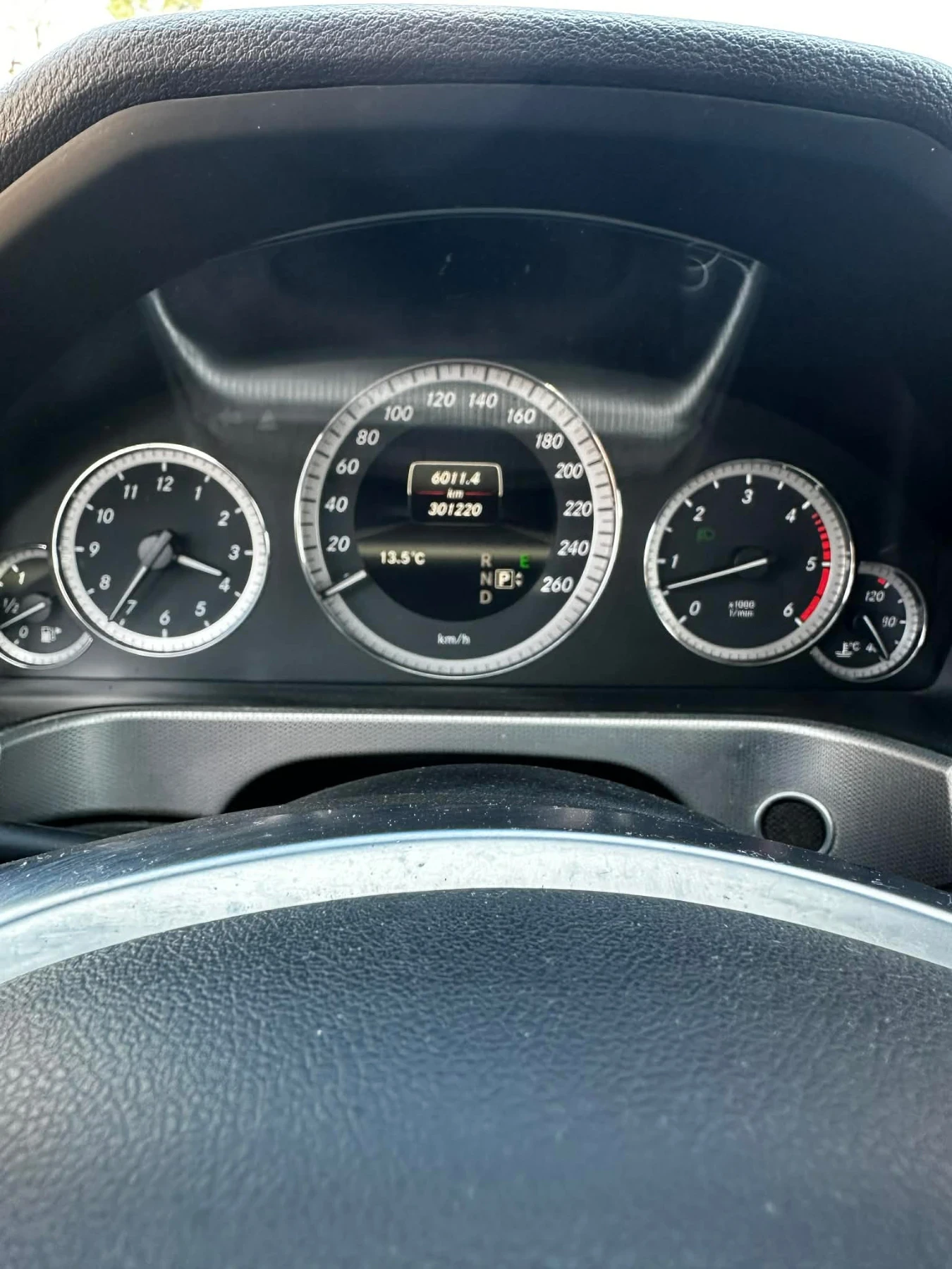 Mercedes-Benz E 350 4matik, снимка 15 - Автомобили и джипове - 53905618